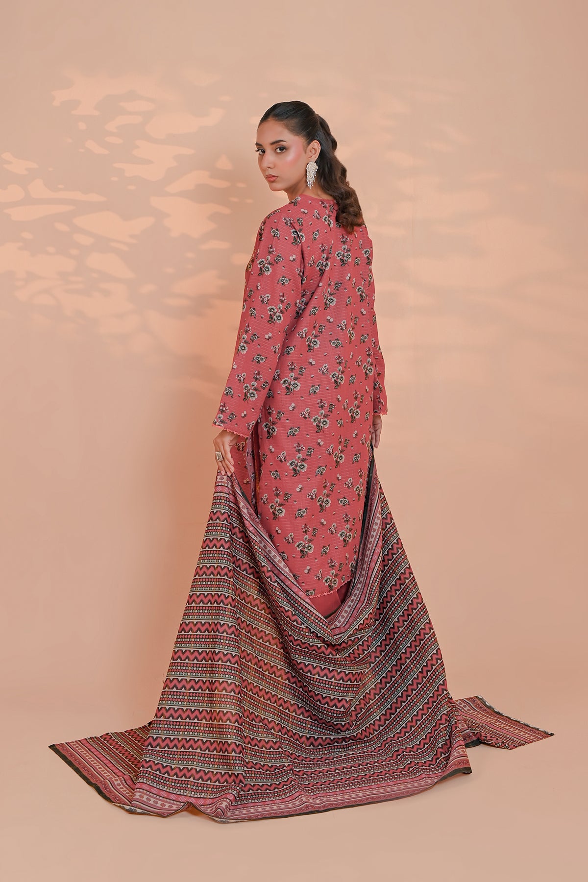 Rust-rose unstitched 3 Pcs Khaddar suit for women with chevron printed khaddar shawl